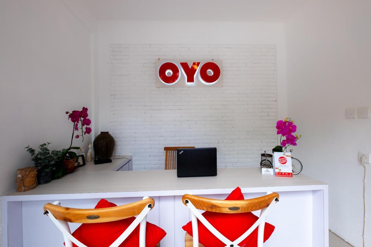 Oyo 1493 Surya Villa Selong Belanak Exterior photo