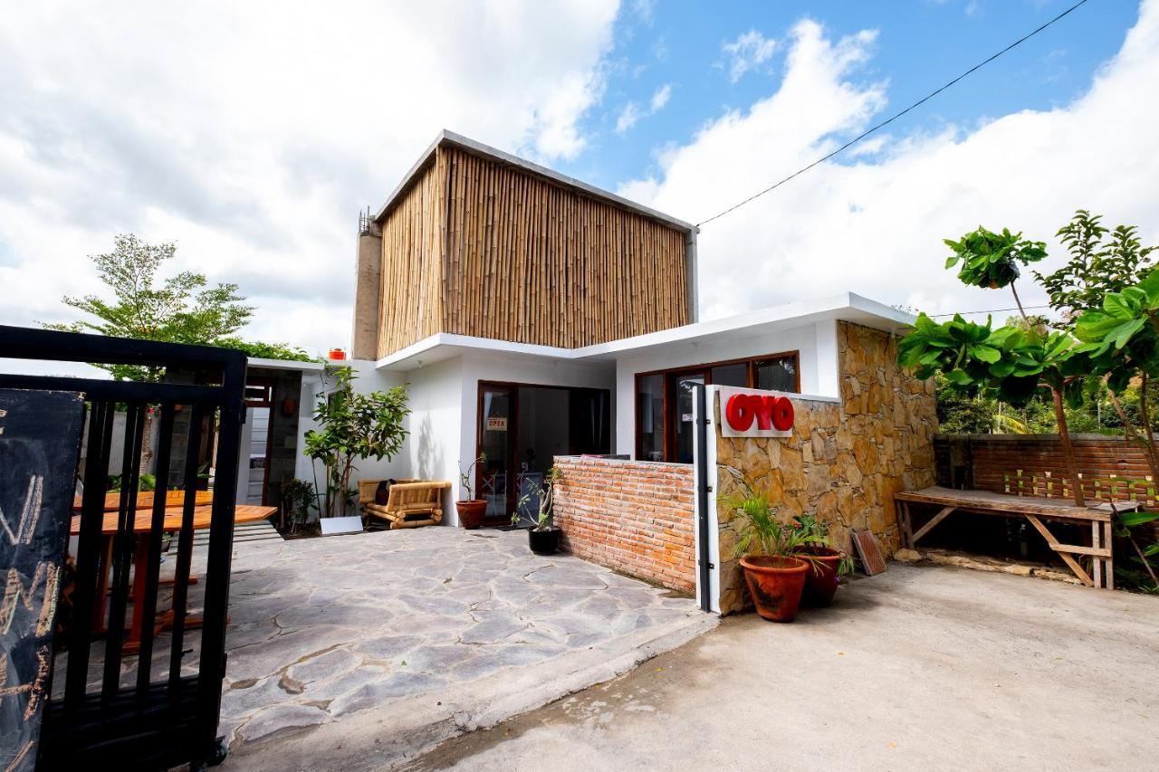 Oyo 1493 Surya Villa Selong Belanak Exterior photo