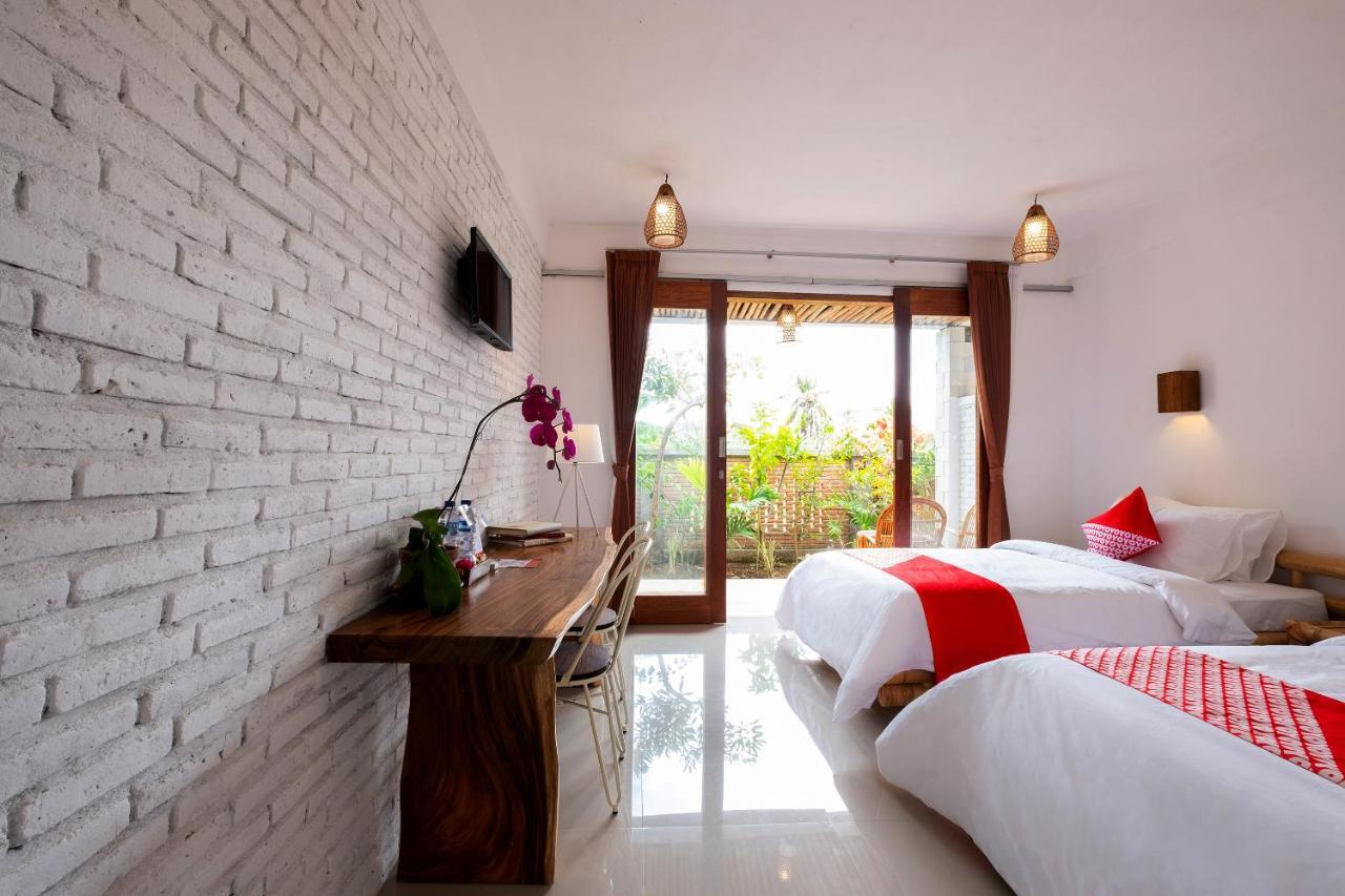 Oyo 1493 Surya Villa Selong Belanak Exterior photo