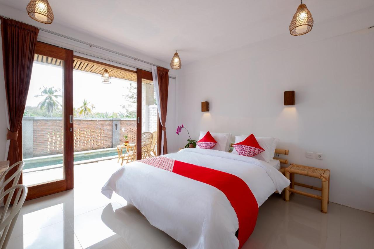 Oyo 1493 Surya Villa Selong Belanak Exterior photo