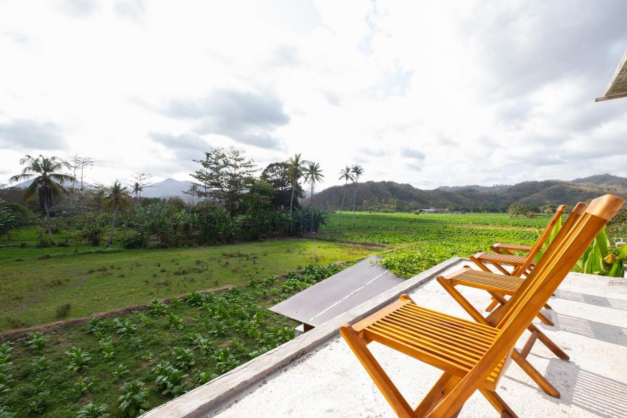Oyo 1493 Surya Villa Selong Belanak Exterior photo